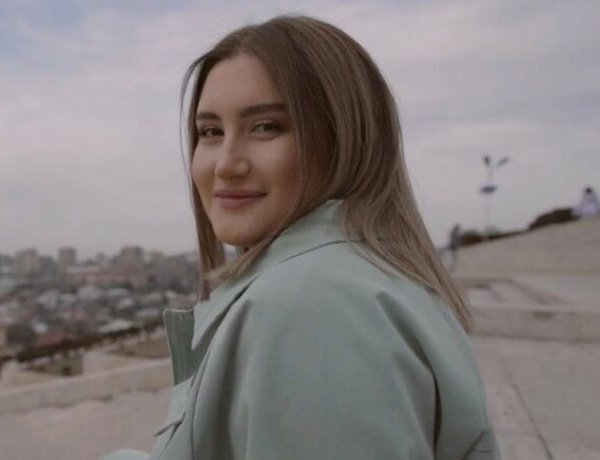 Lirik Lagu Snap Rosa Linn Penyanyi Asal Armenia
